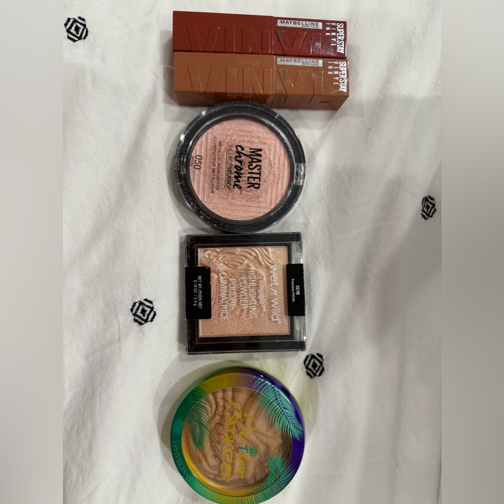 Maybelline and wet wild make up set